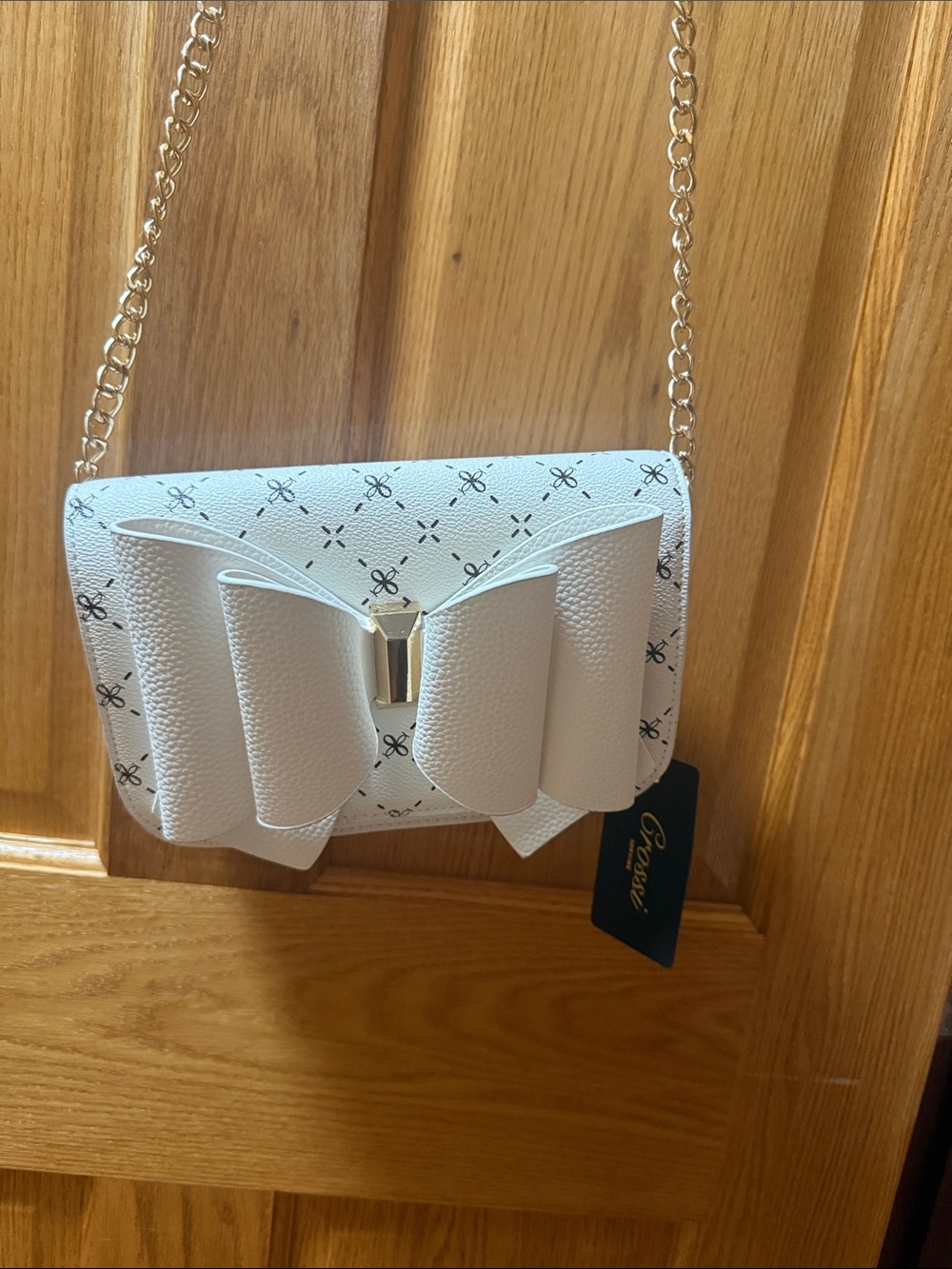 White Bow-Front Crossbody Bag with Gold Chain Strap